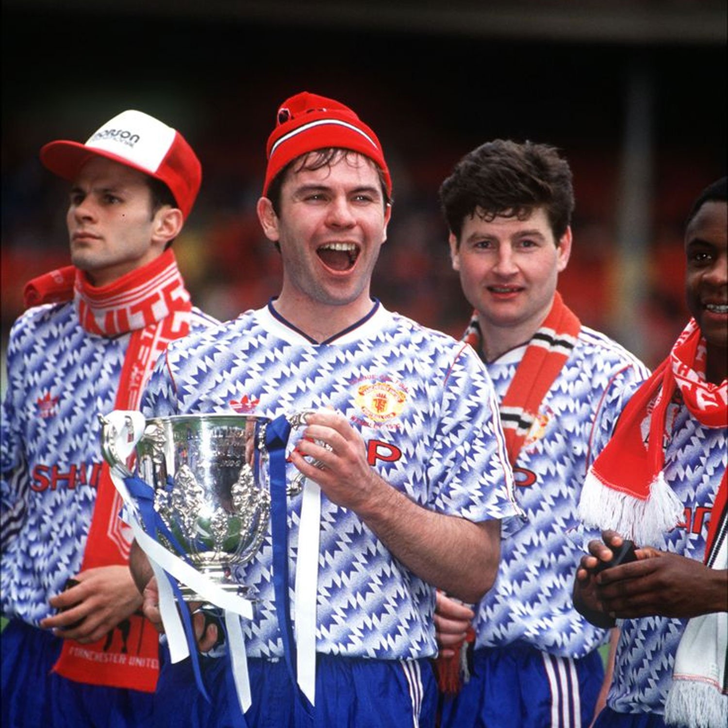Manchester United wearing the original 1990-92 away shirt