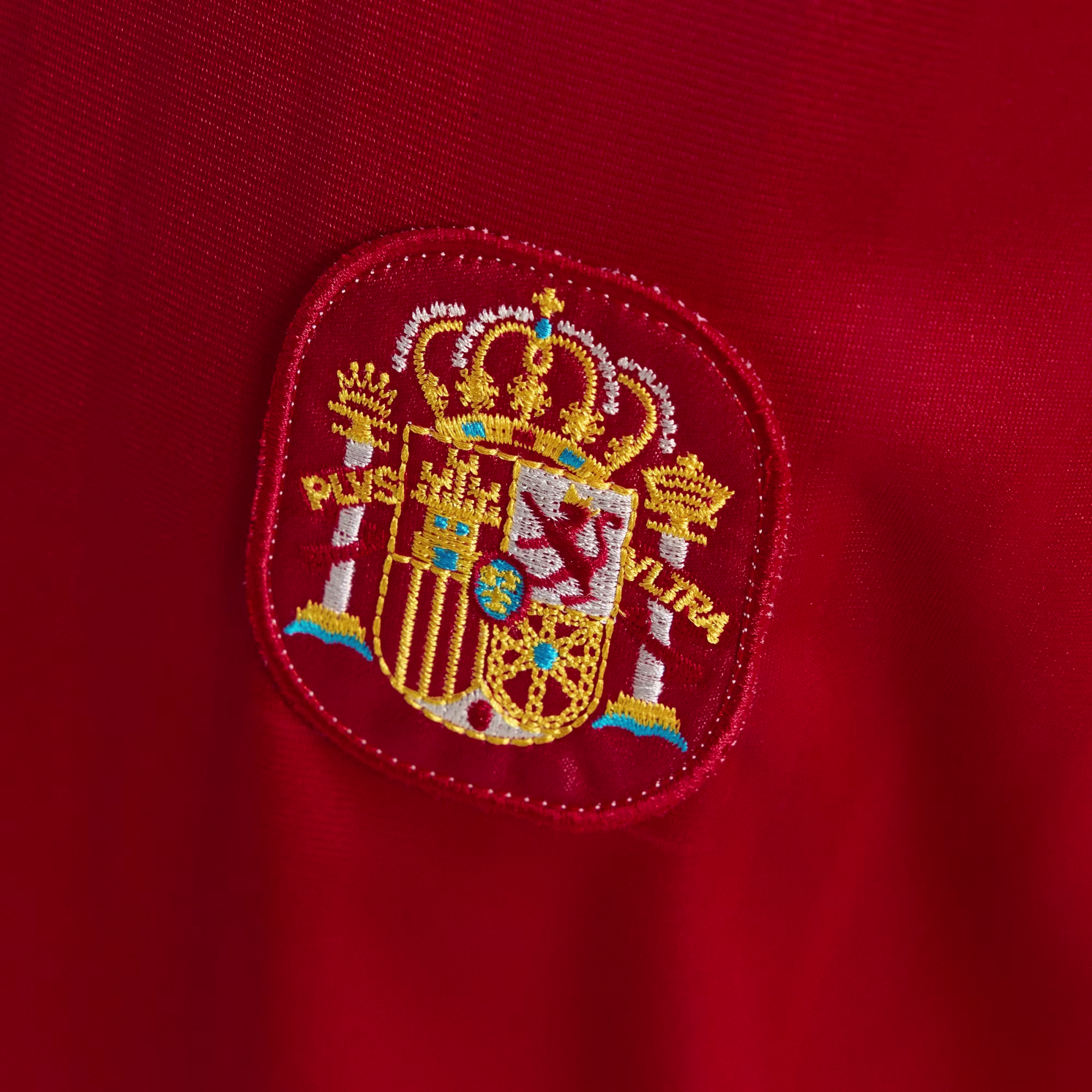 Spain 1994 home reissue collar detail