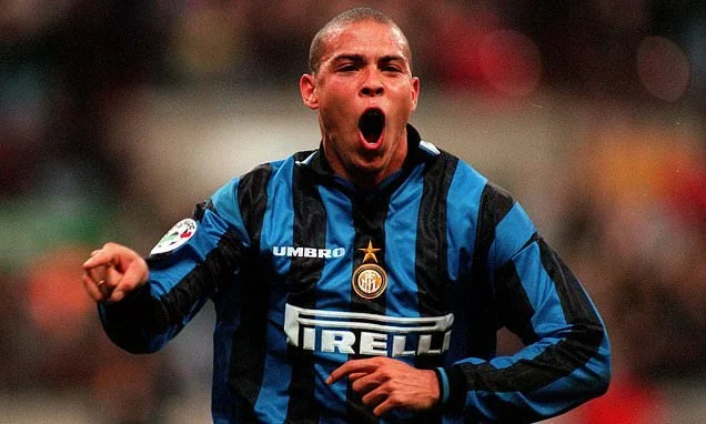 Ronaldo in Inter Milan Umbro kit 1997-98
