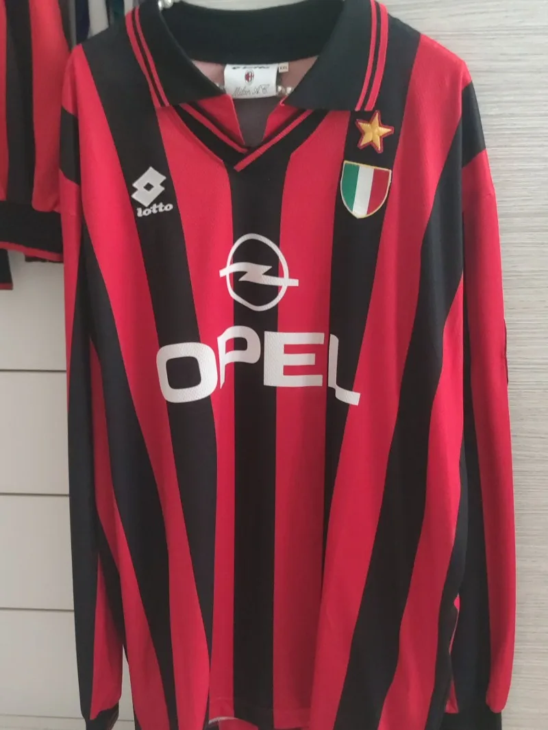 AC Milan 1996-97 Home Kit