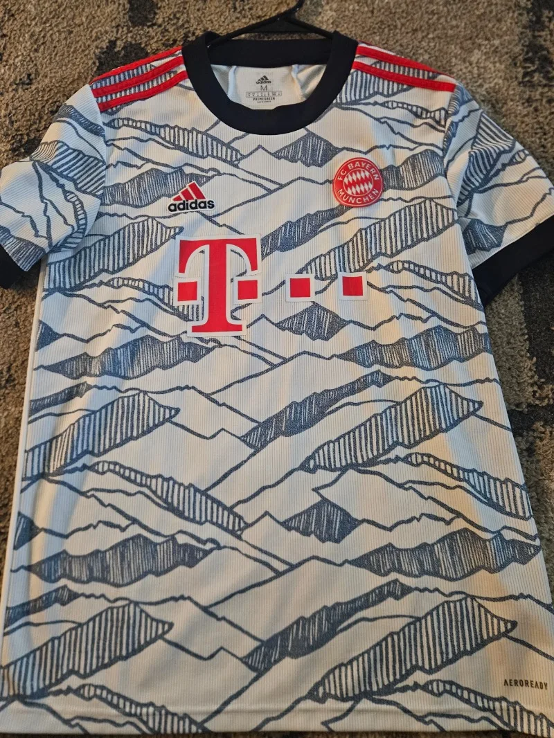 Bayern München 2021-22 Third Kit