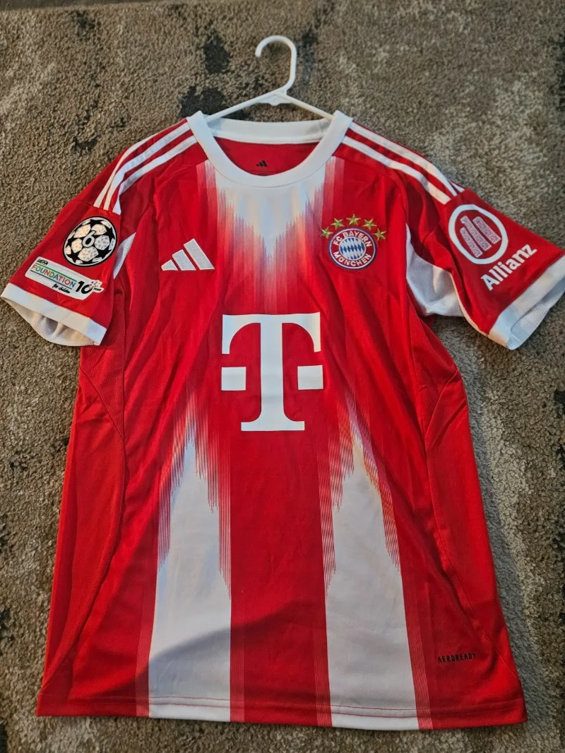 Bayern München 2025-26 Home Kit
