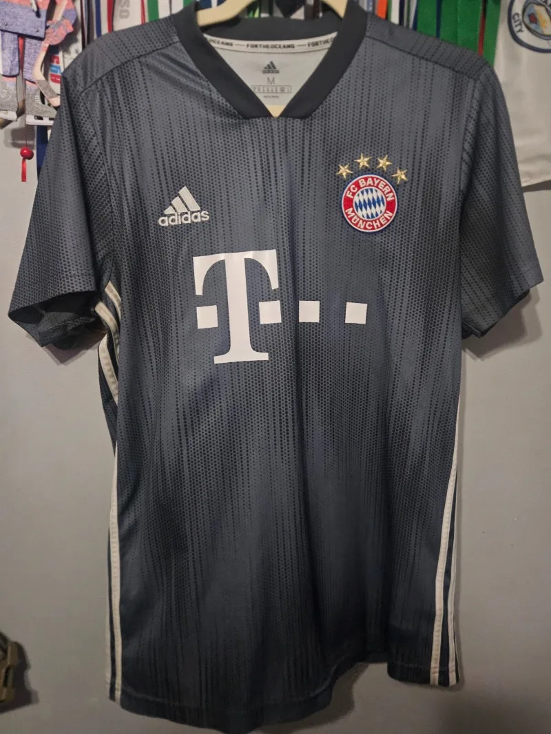Bayern München 2018-19 Third Kit