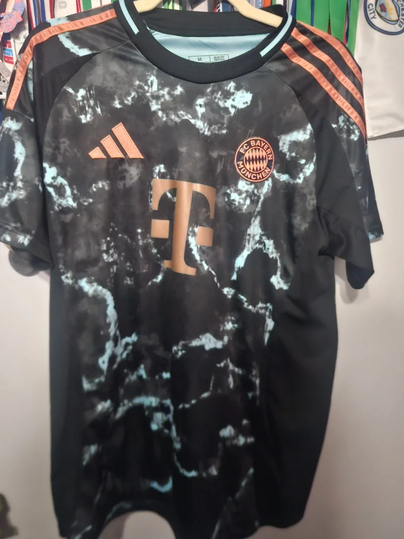 Bayern München 2024-25 Away Kit