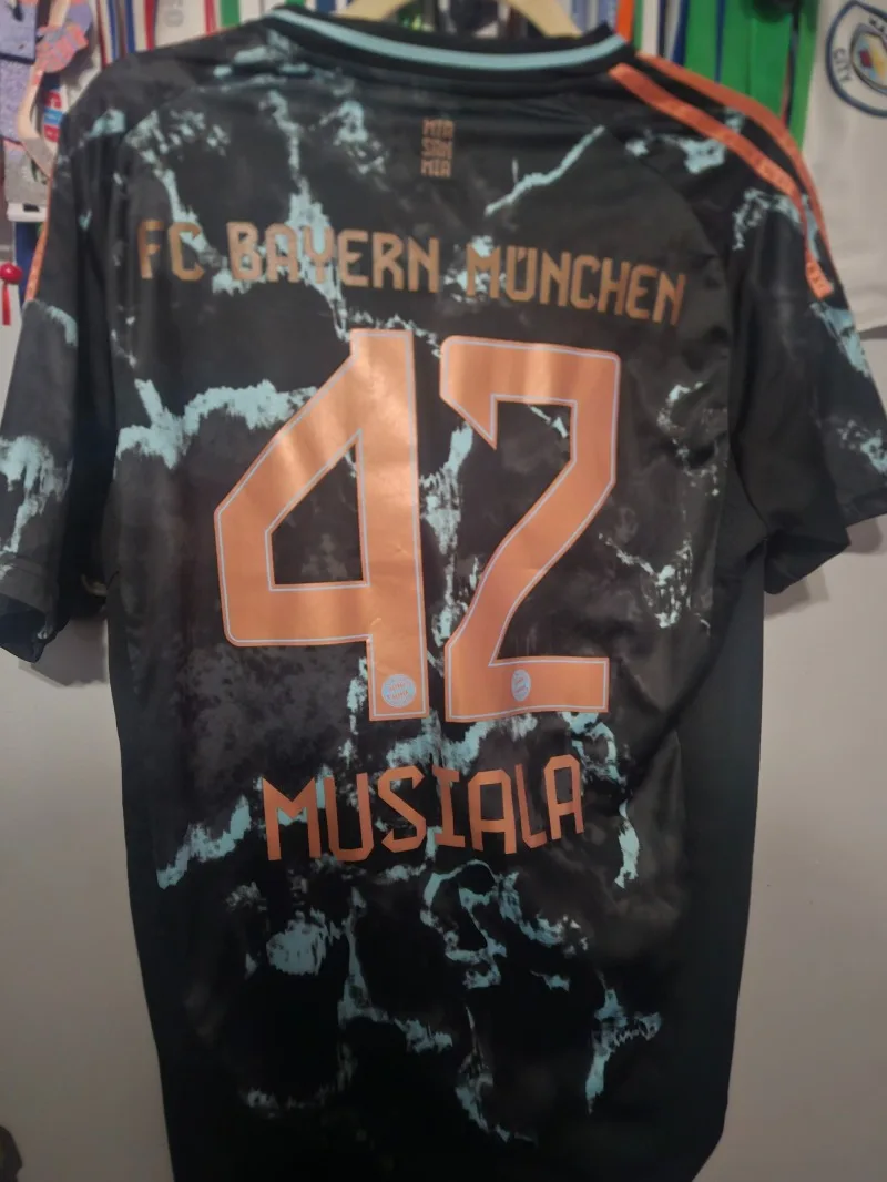 Bayern München 2024-25 Away Kit
