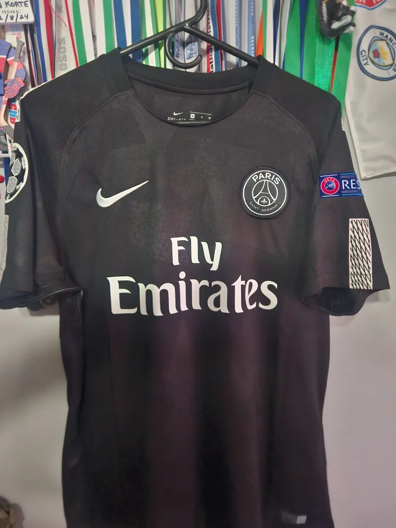 Paris Saint-Germain 2017-18 Third Kit