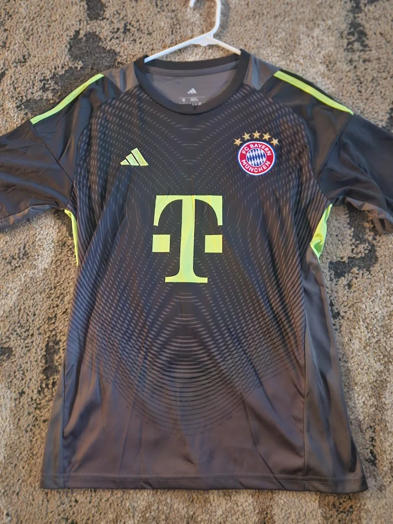 Bayern München 2025-26 GK 2 Kit