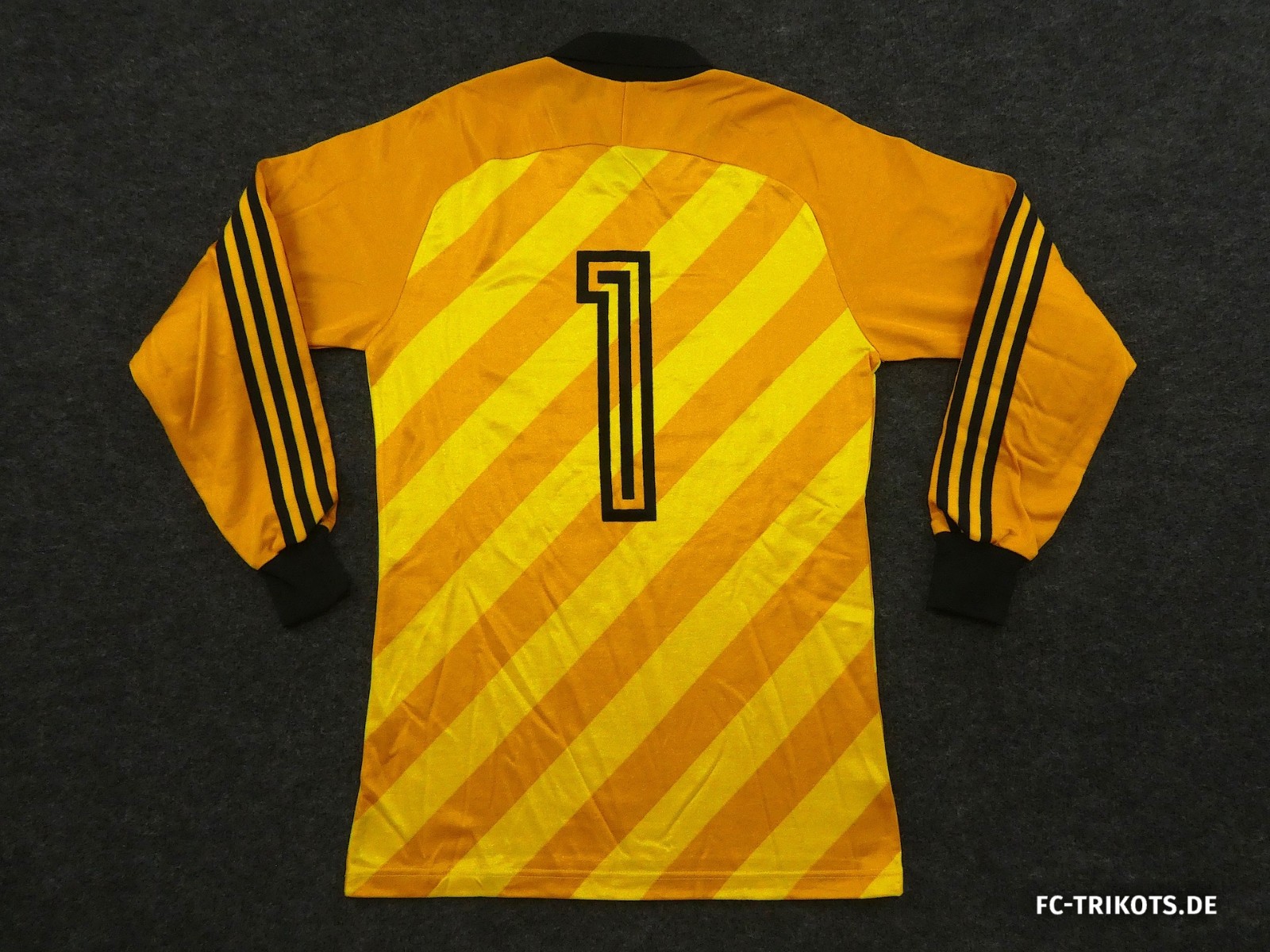 1. FC Köln 1984-85 GK Home Kit