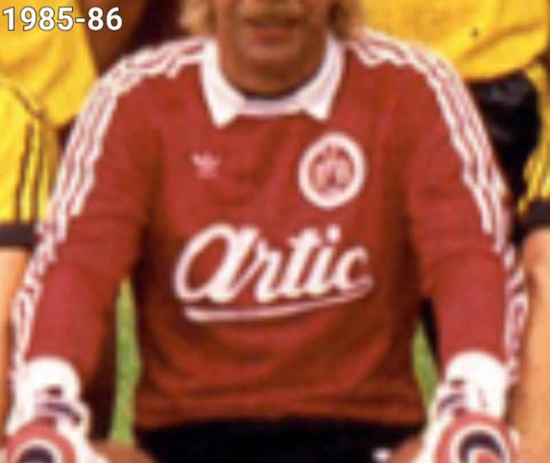 Borussia Dortmund 1985-86 GK 1 Kit