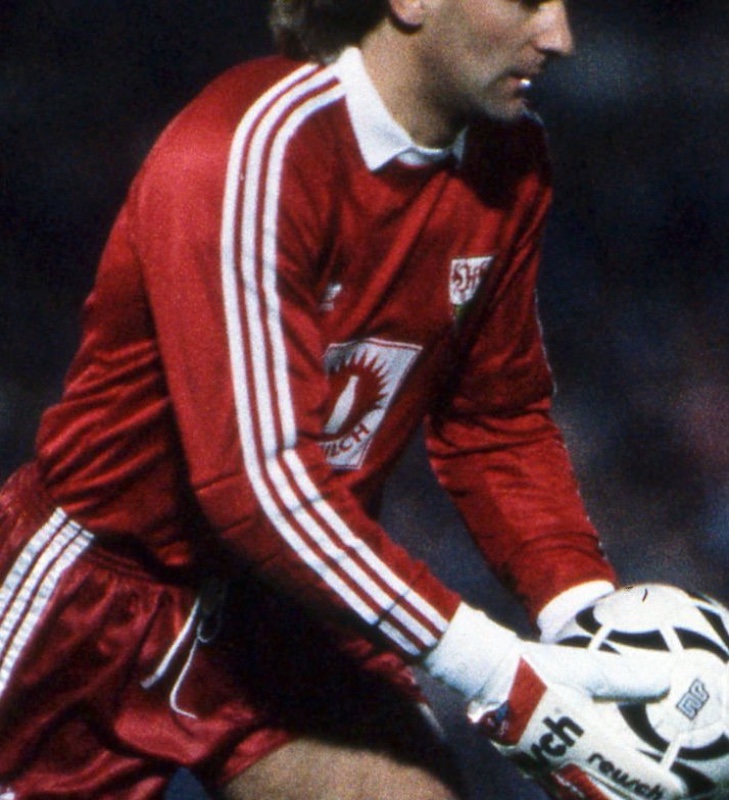VfB Stuttgart 1988-89 GK 1 Kit