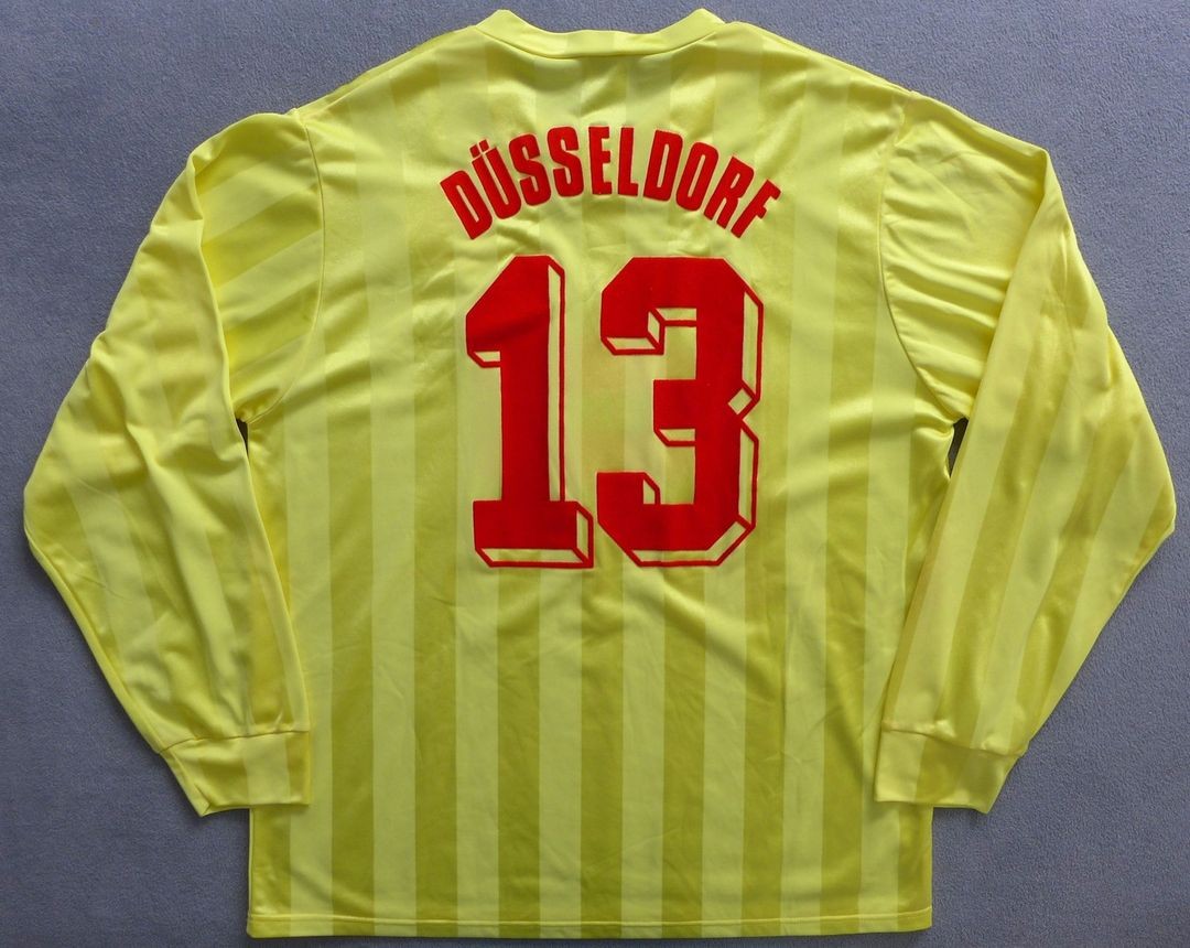 Fortuna Düsseldorf 1989-90 Third Kit