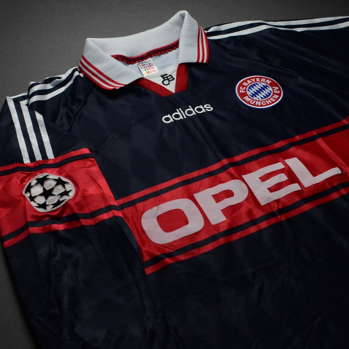 Bayern München 1998-99 European Home Kit
