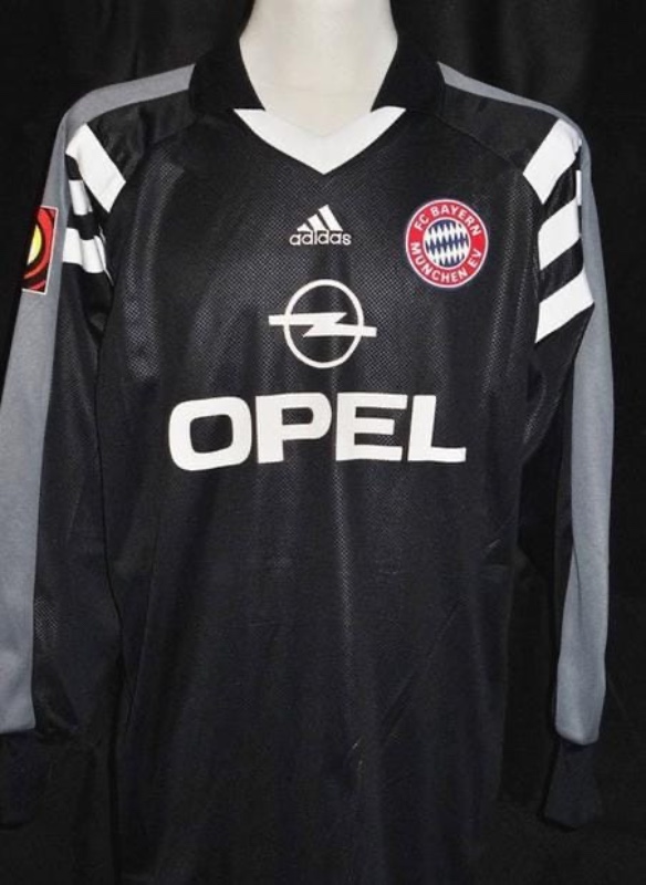 Bayern München 2000-01 GK 4 Kit