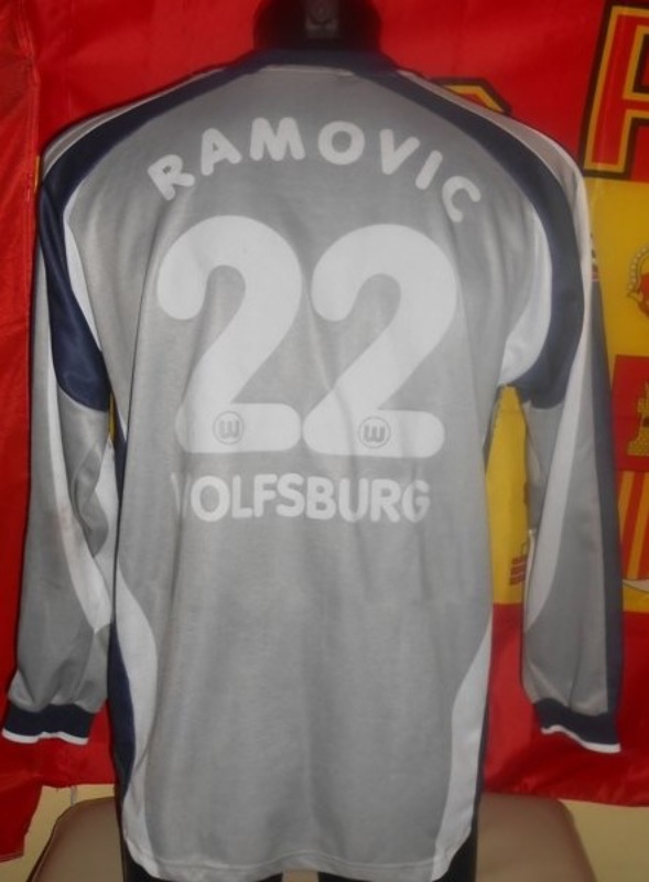 VfL Wolfsburg 2000-01 GK 1 Kit