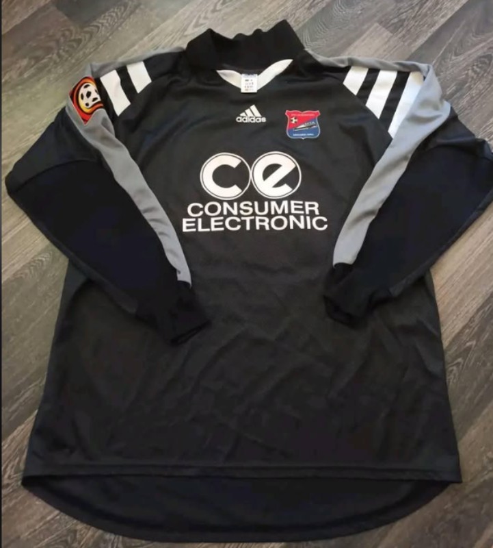 SpVgg Unterhaching 2000-01 GK 1 Kit