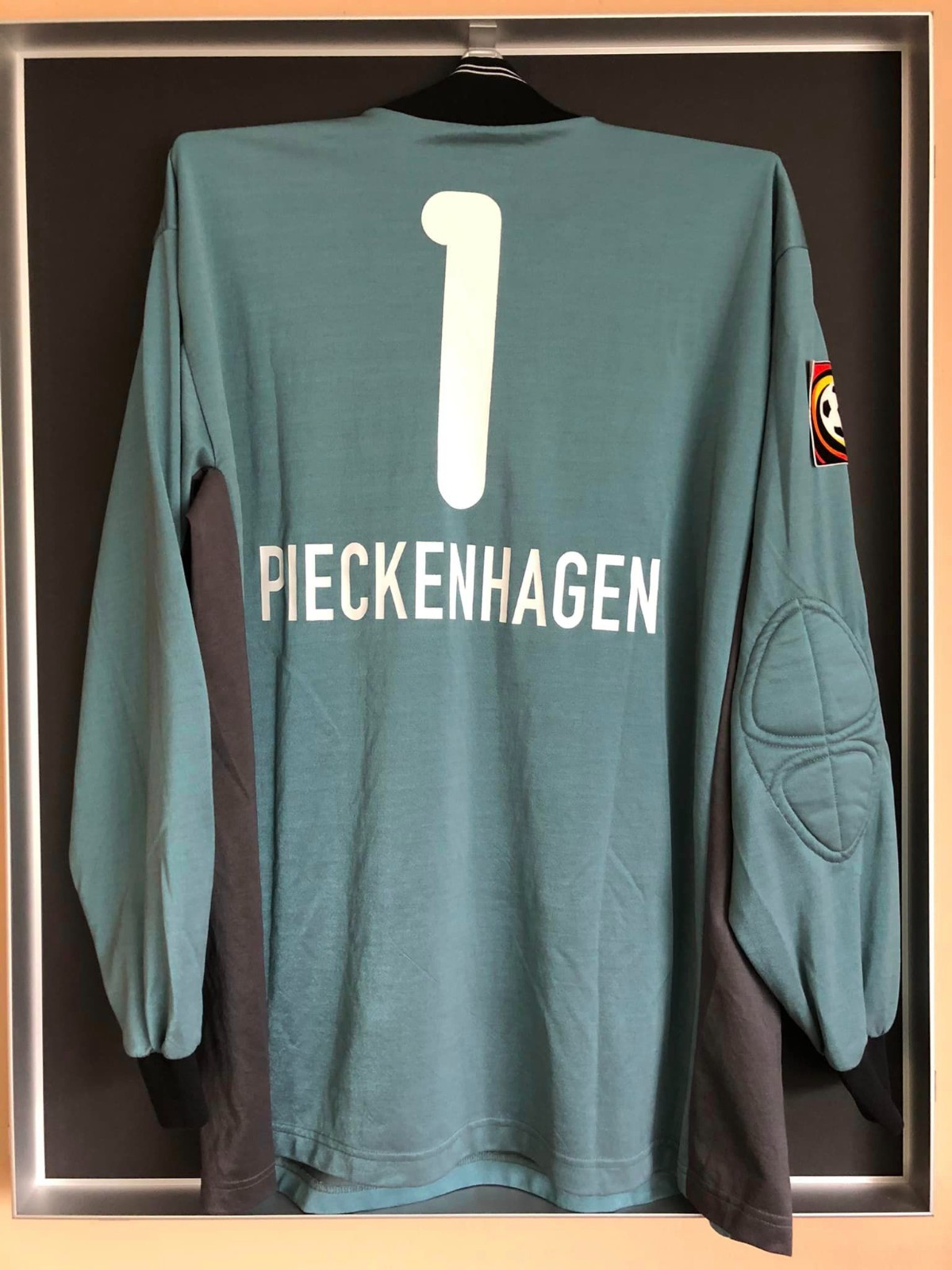 Hamburger SV 2002-03 GK Kit