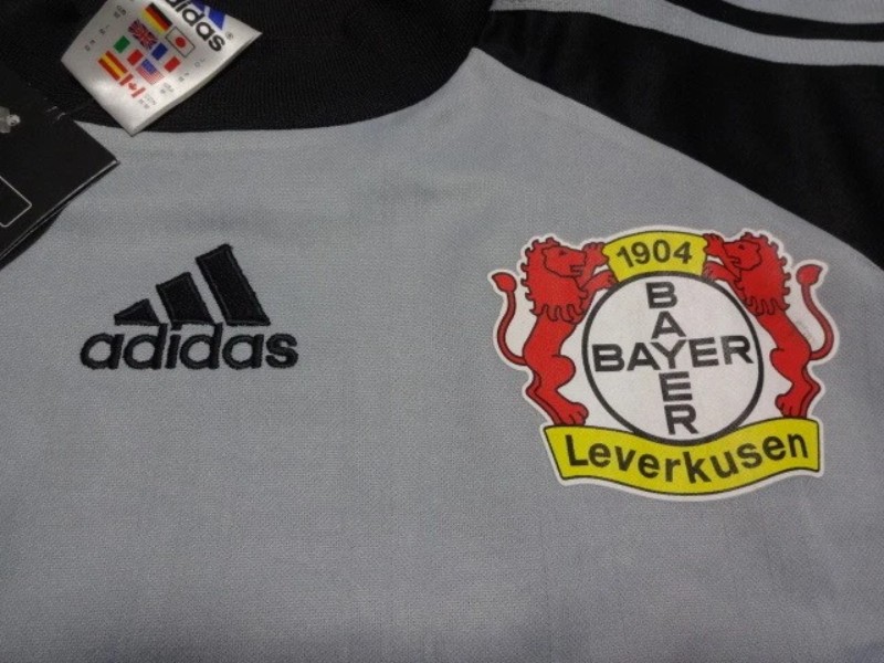 Bayer 04 Leverkusen 2003-04 GK 1 Kit