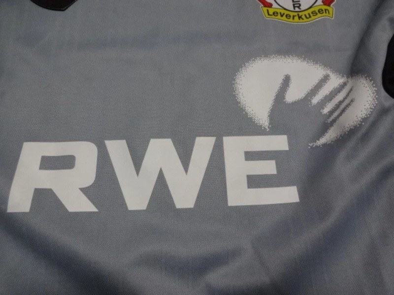 Bayer 04 Leverkusen 2003-04 GK 1 Kit