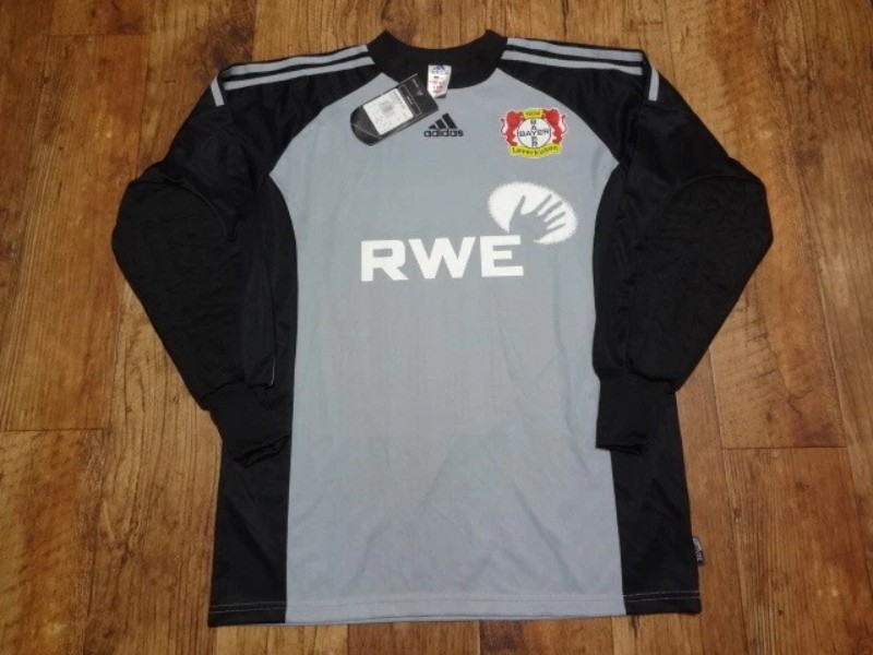 Bayer 04 Leverkusen 2003-04 GK 1 Kit
