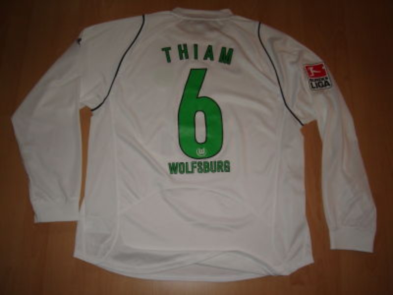 VfL Wolfsburg 2005-06 Away V2 Kit