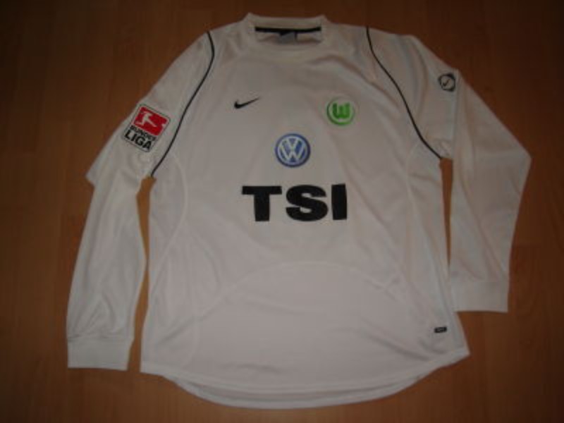 VfL Wolfsburg 2005-06 Away V2 Kit