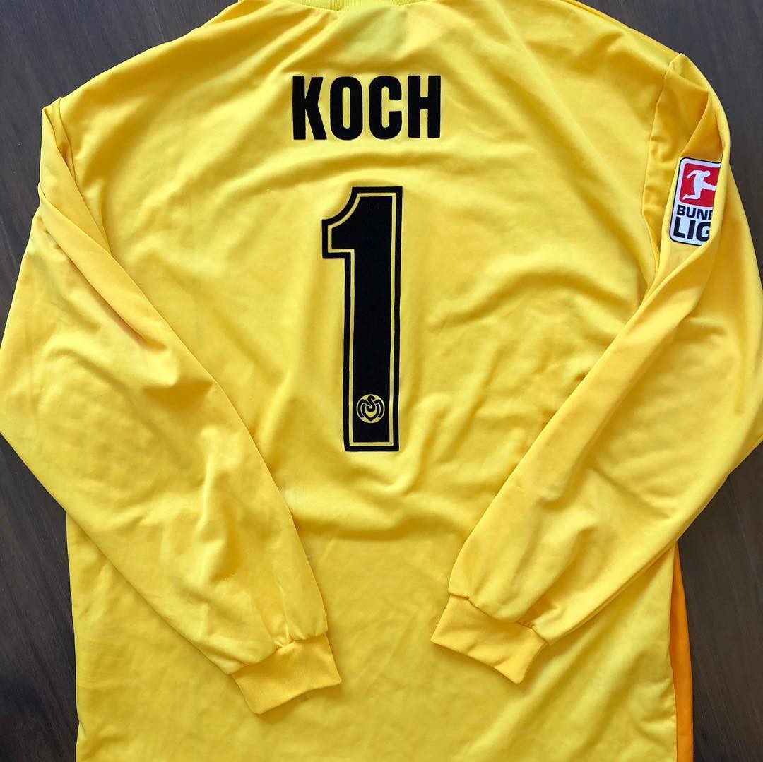 MSV Duisburg 2005-06 GK 1 Kit