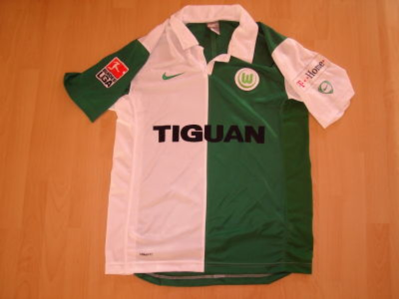 VfL Wolfsburg 2007-08 Home V2 Kit