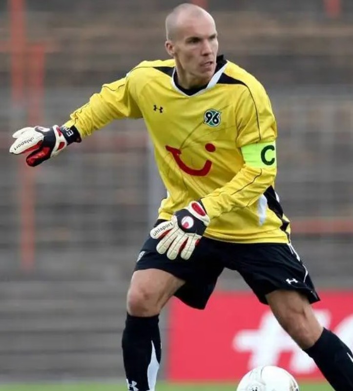 Hannover 96 2008-09 GK 1 Kit