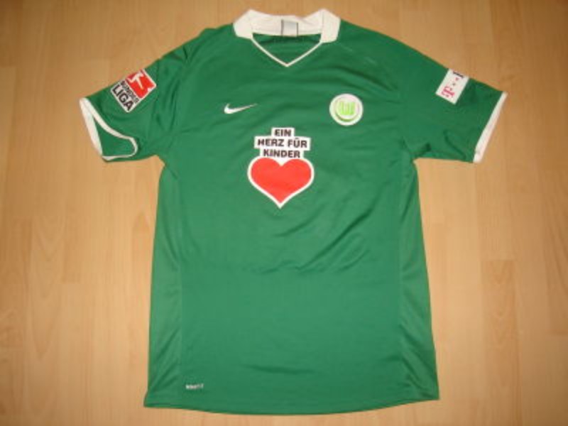 VfL Wolfsburg 2008-09 Home V2 Kit