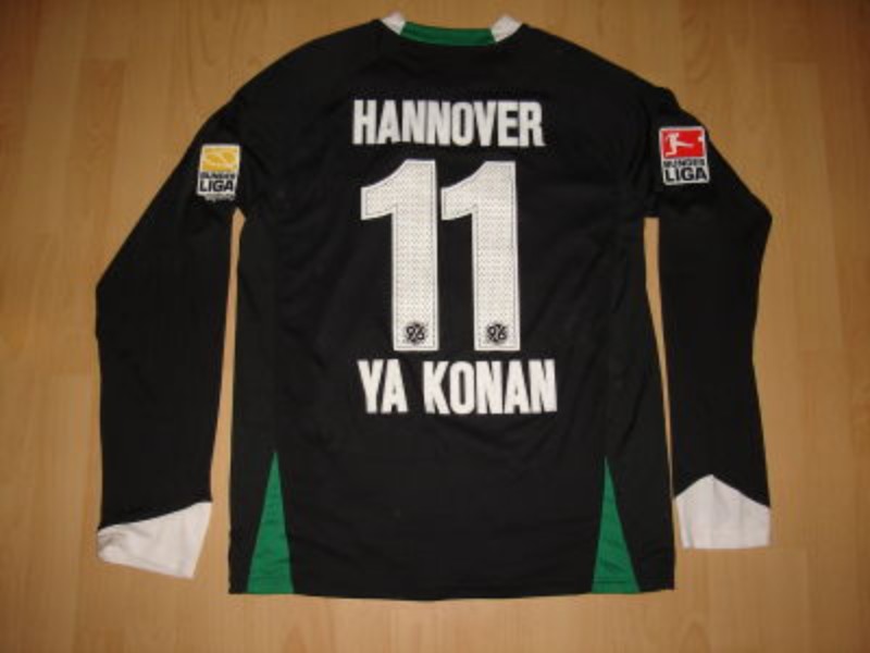 Hannover 96 2009-10 Third Kit