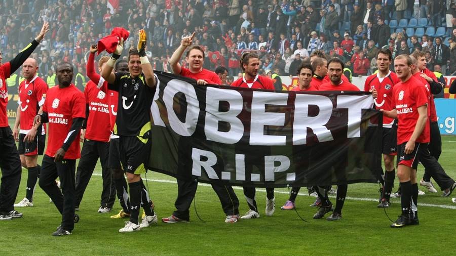 Hannover 96 2009-10 Home V2 Kit