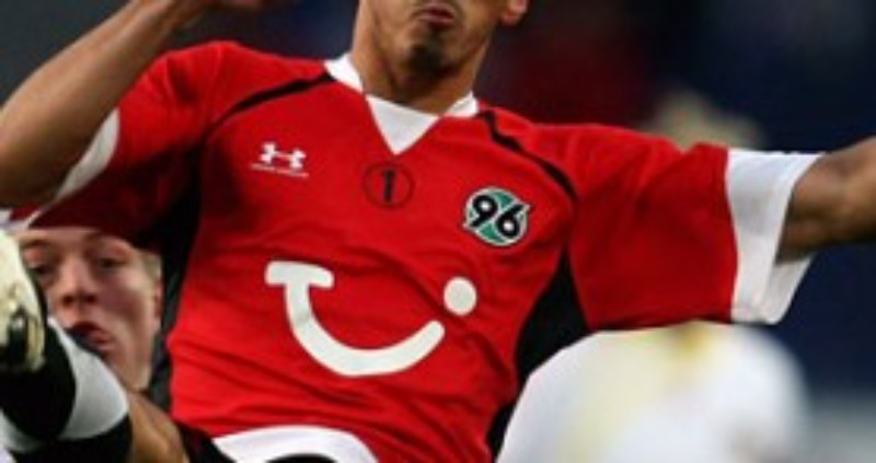 Hannover 96 2009-10 Home V2 Kit