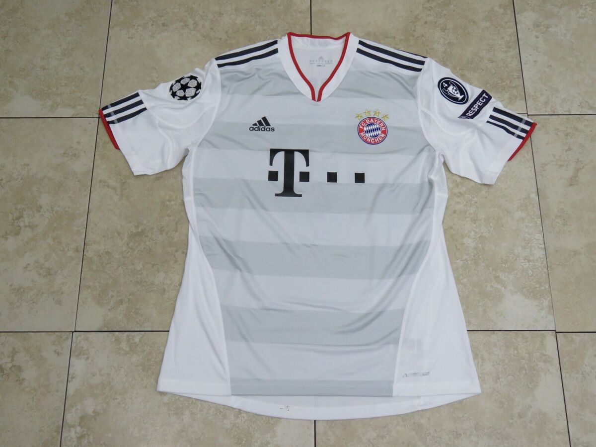 Bayern München 2010-11 Away V2 Kit