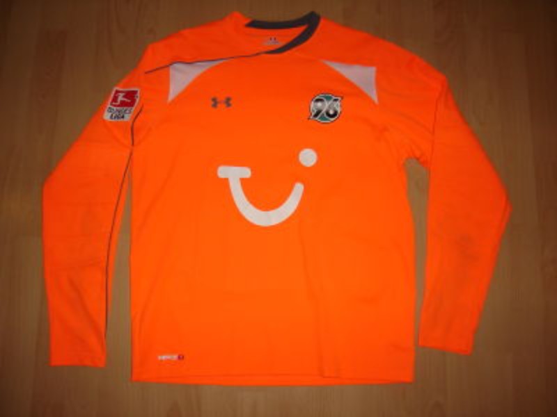Hannover 96 2010-11 GK 1 Kit