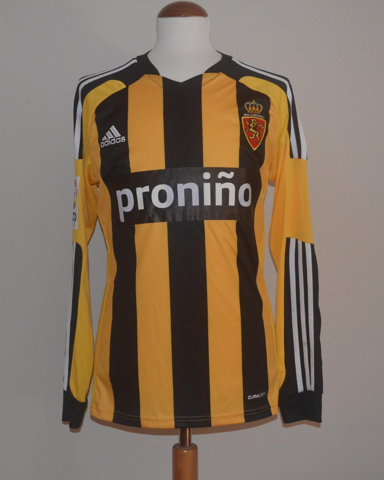 Real Zaragoza 2011-12 Away Kit