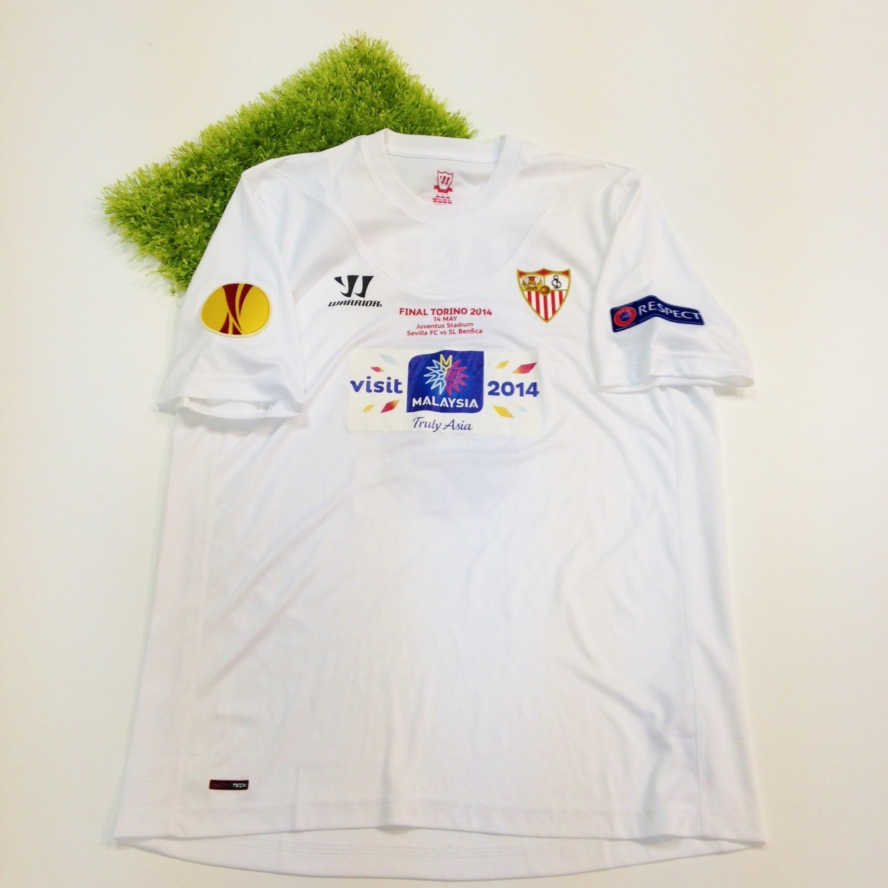 Sevilla FC 2013-14 Europa League Final Kit