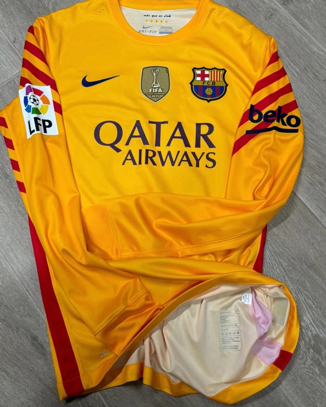FC Barcelona 2015-16 GK Home V2 Kit