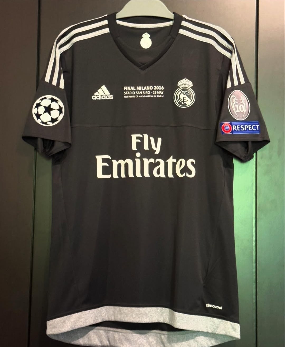 Real Madrid 2015-16 GK Champions League Final Kit