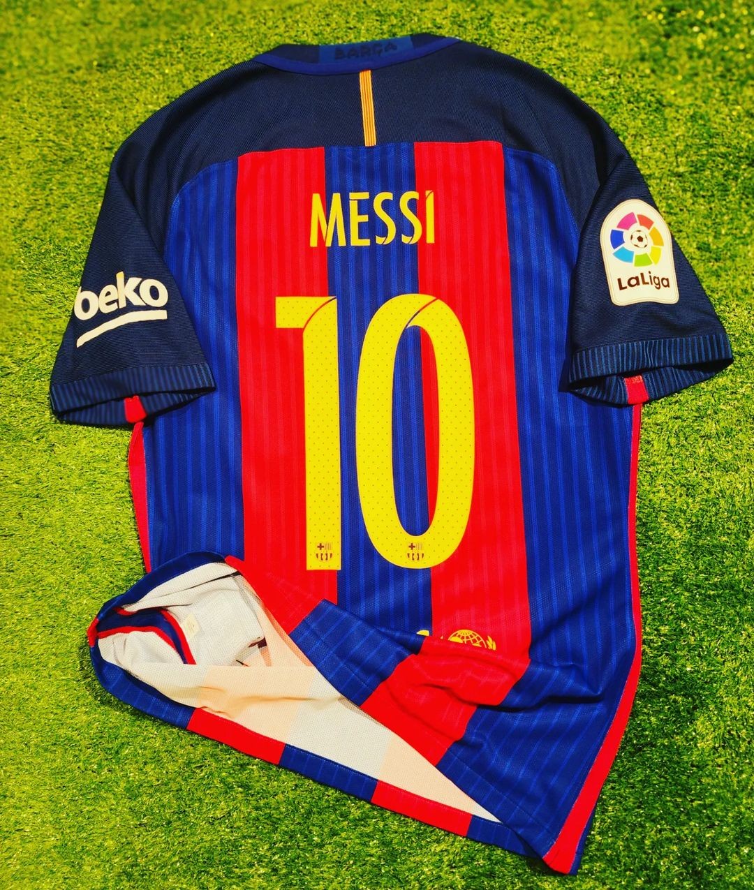 FC Barcelona 2016-17 Home V3 Kit