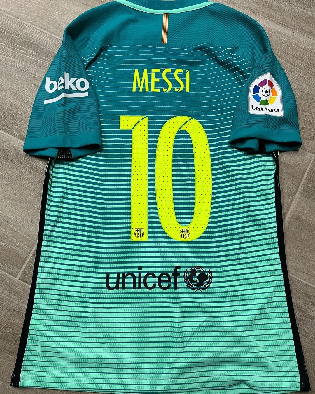 FC Barcelona 2016-17 Third V2 Kit