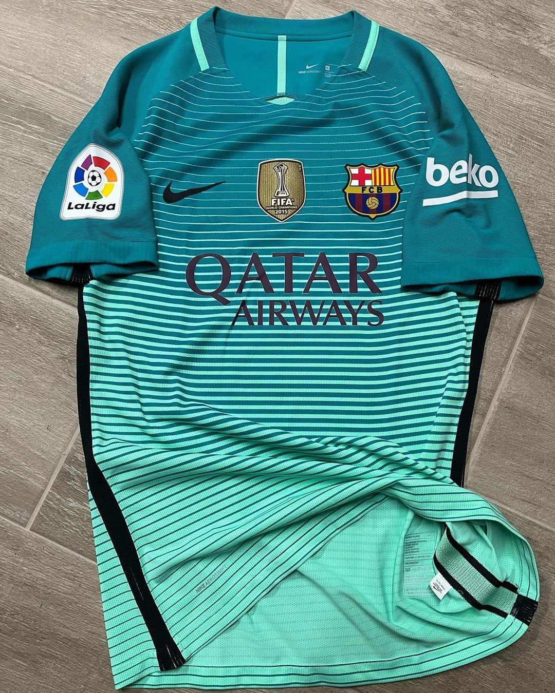 FC Barcelona 2016-17 Third V2 Kit