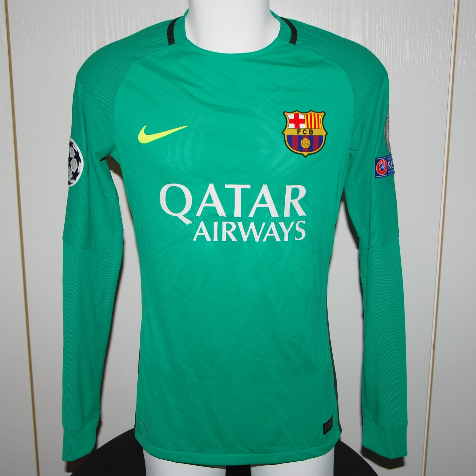 FC Barcelona 2016-17 GK Away Kit