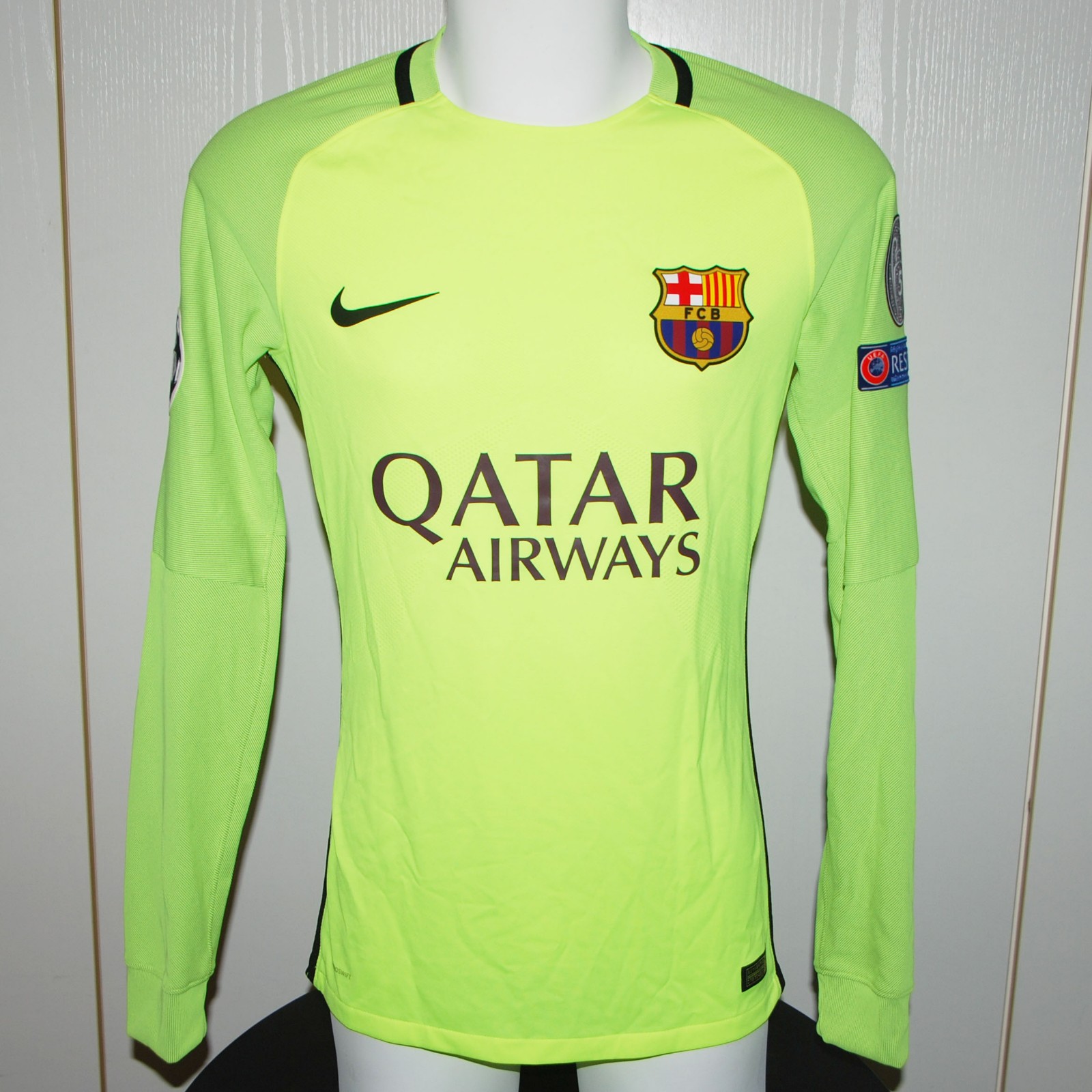 FC Barcelona 2016-17 GK Third Kit