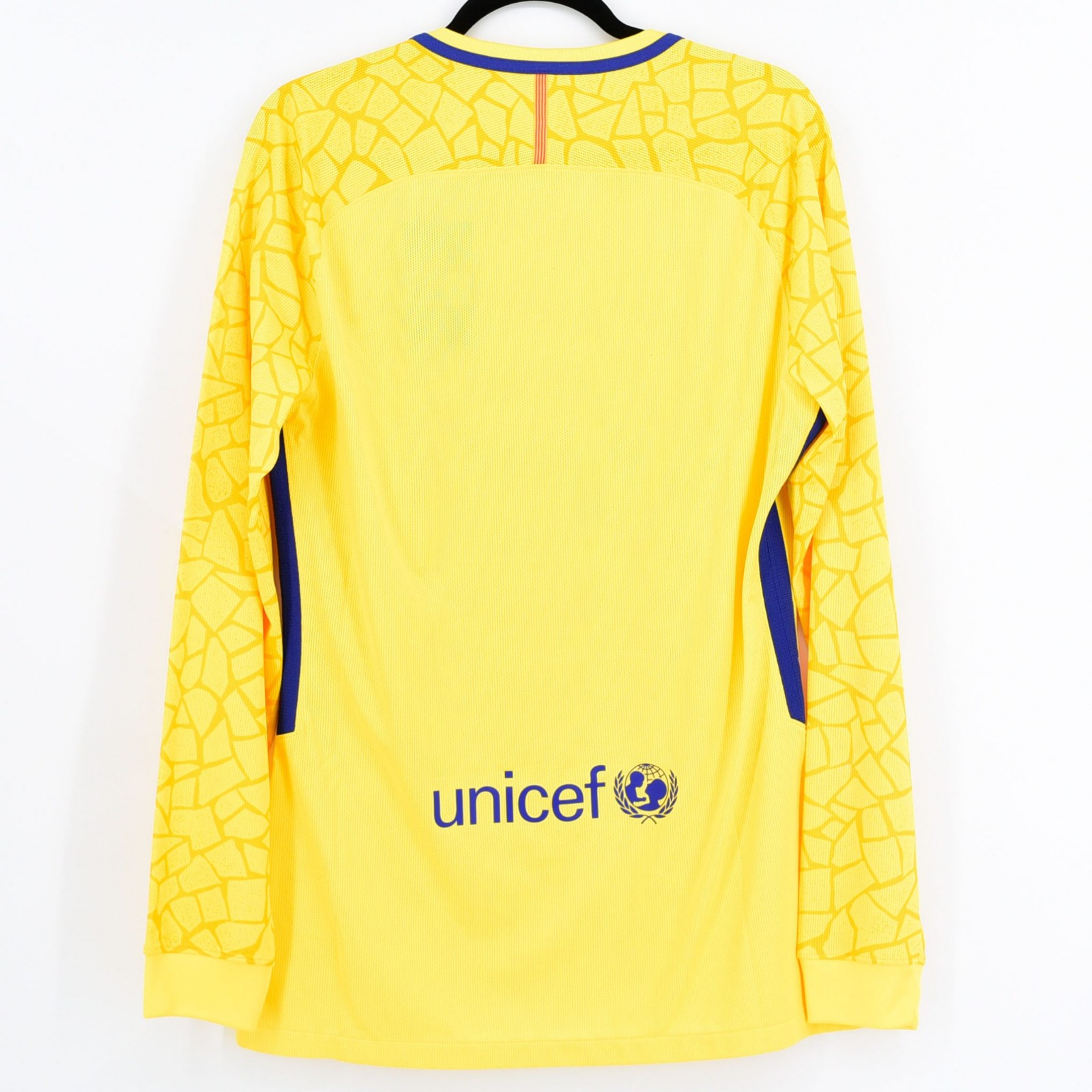 FC Barcelona 2017-18 GK Third Kit