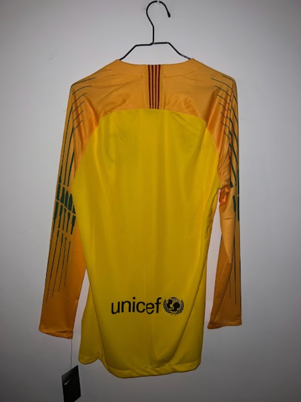 FC Barcelona 2018-19 GK Fourth Kit