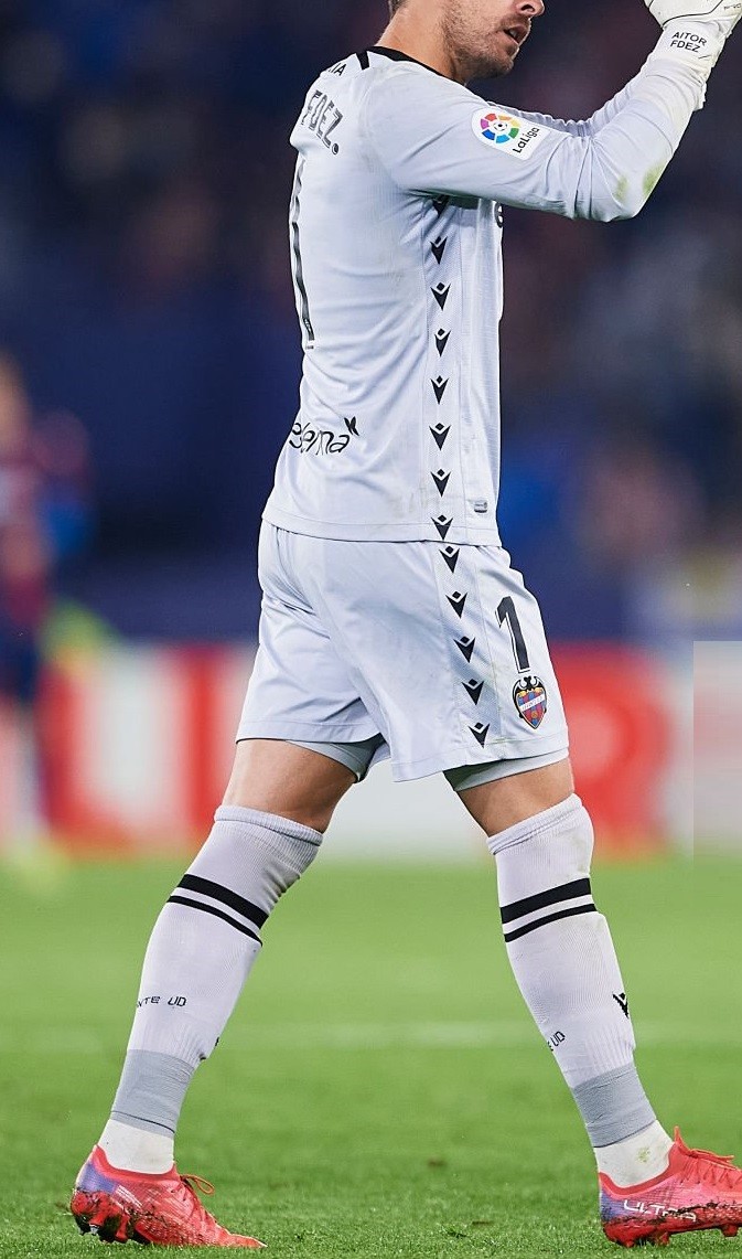 Levante UD 2021-22 GK 1 Kit