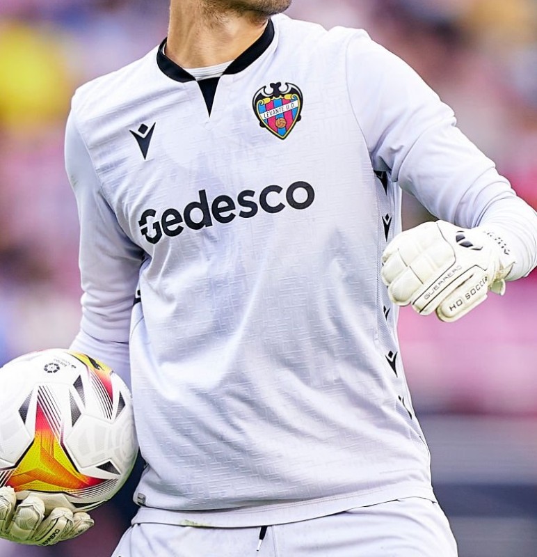 Levante UD 2021-22 GK 1 Kit