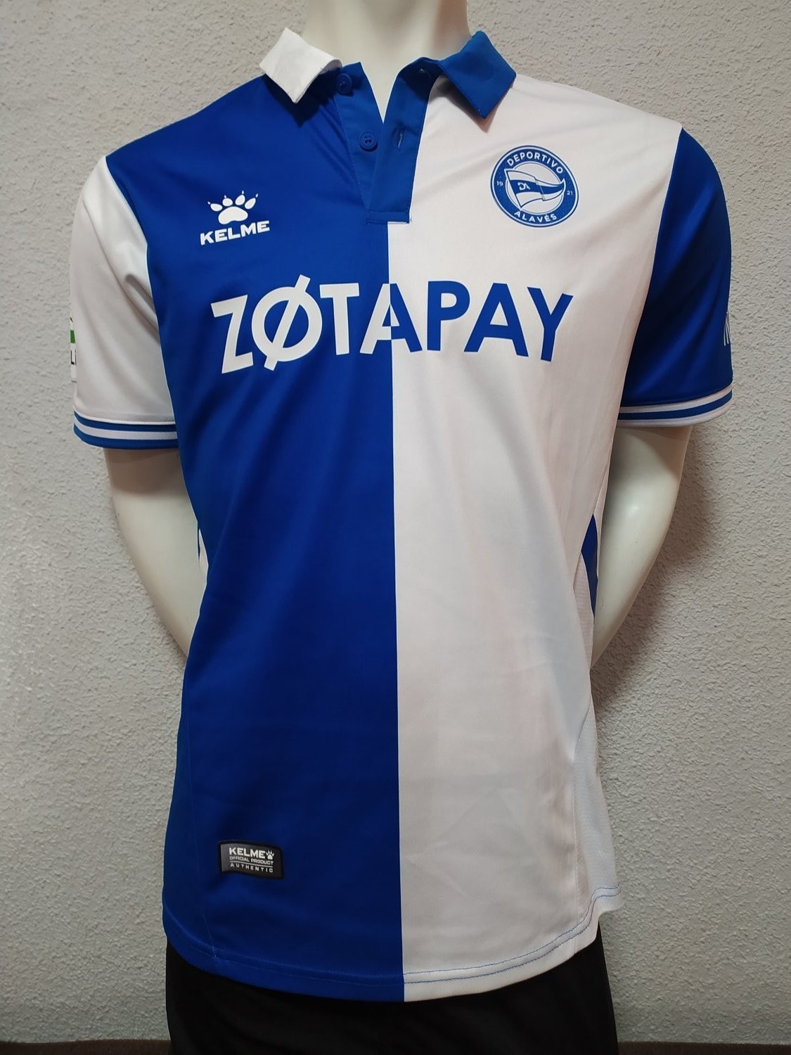 Deportivo Alavés 2021-22 Home Kit