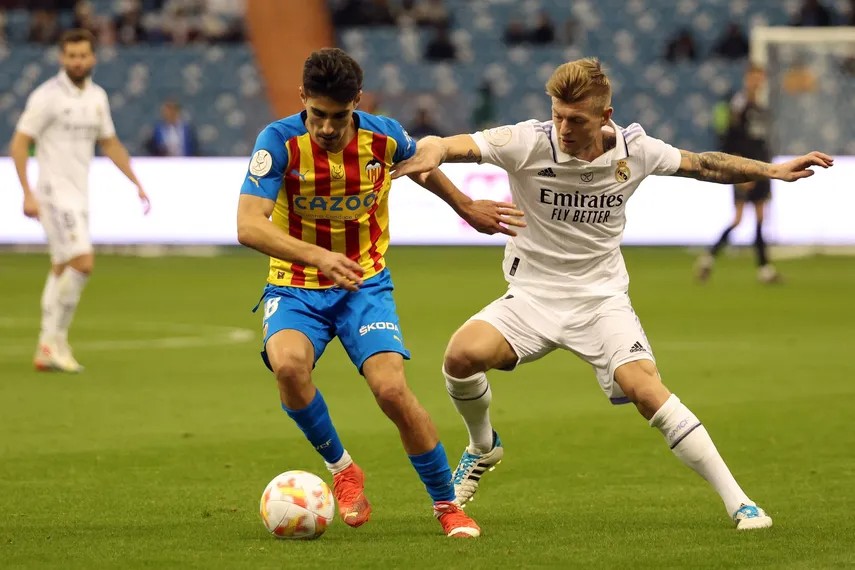 Valencia CF 2022-23 Supercopa de España Kit