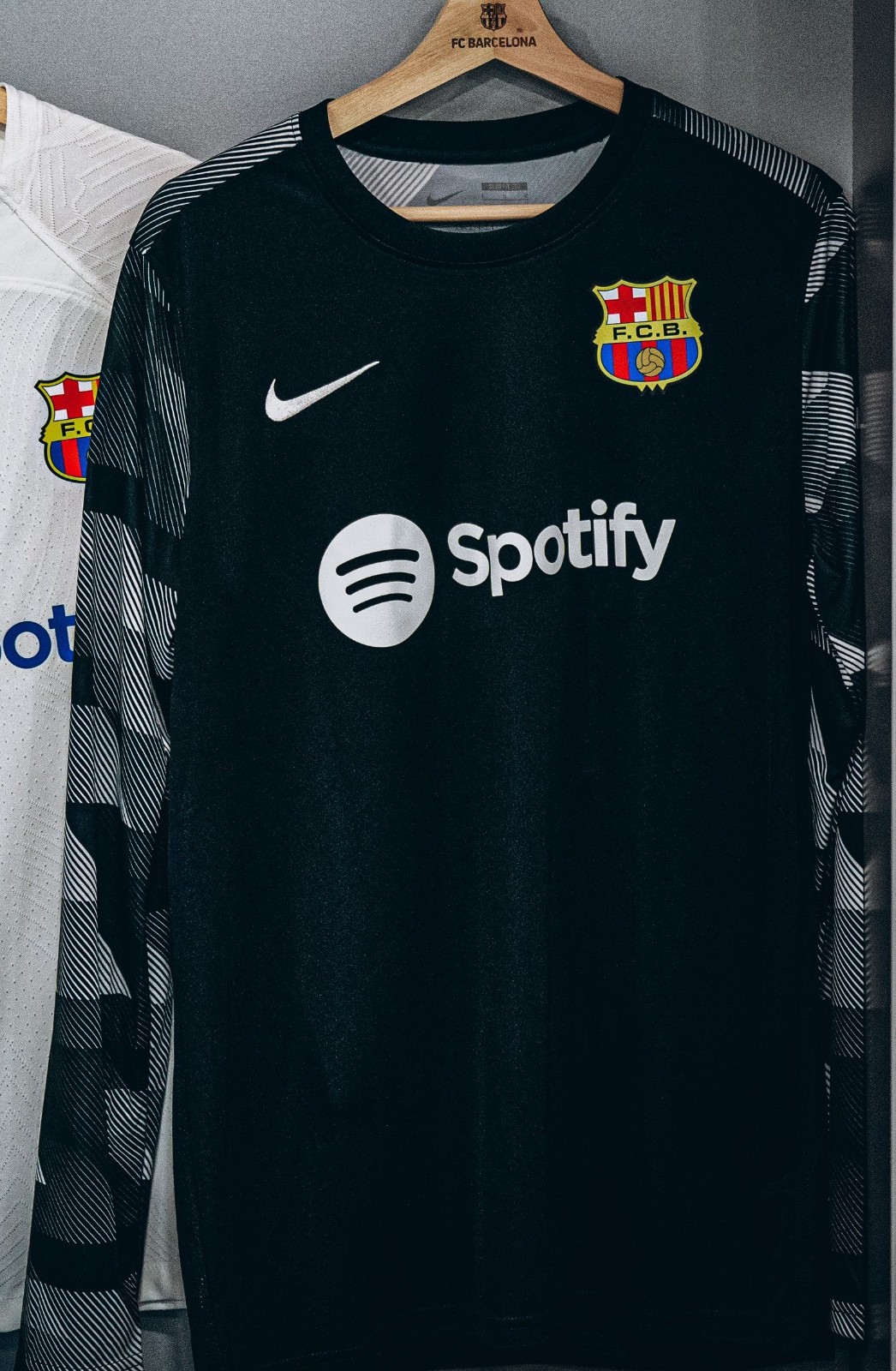 FC Barcelona 2023-24 GK 5 Kit